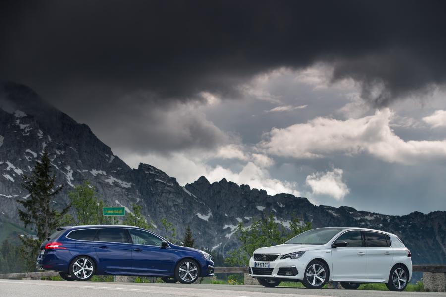  Peugeot 308 SW GT 2017 года  (WW) (фото 25 из 29)